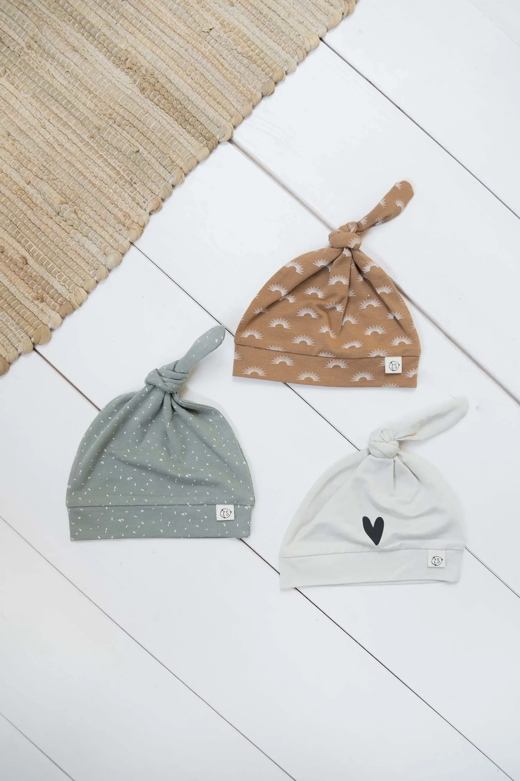 zusss babymutsje zonnetje wit