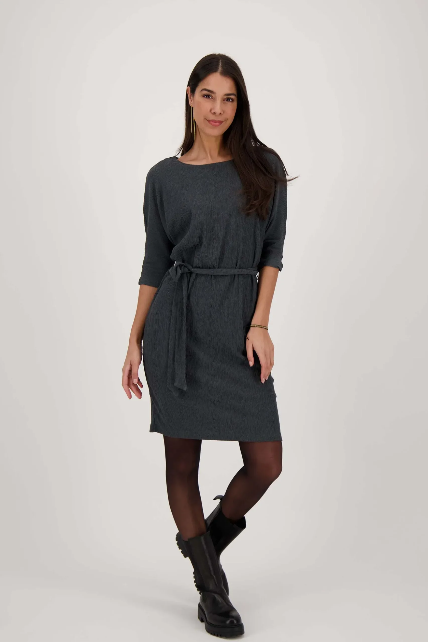 zusss jurk van crinkle stof antracietgrijs