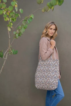 zusss katoenen shopper met print lichtbruin