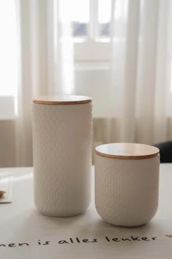 zusss keramieken bewaarpot met houten deksel hartjes 20cm wit