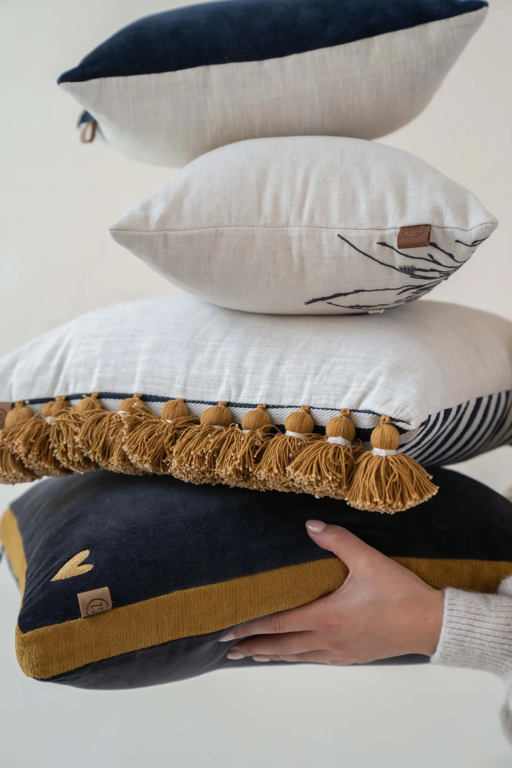 zusss kussen velvet met brede rand 45x45cm antracietgrijs/zand